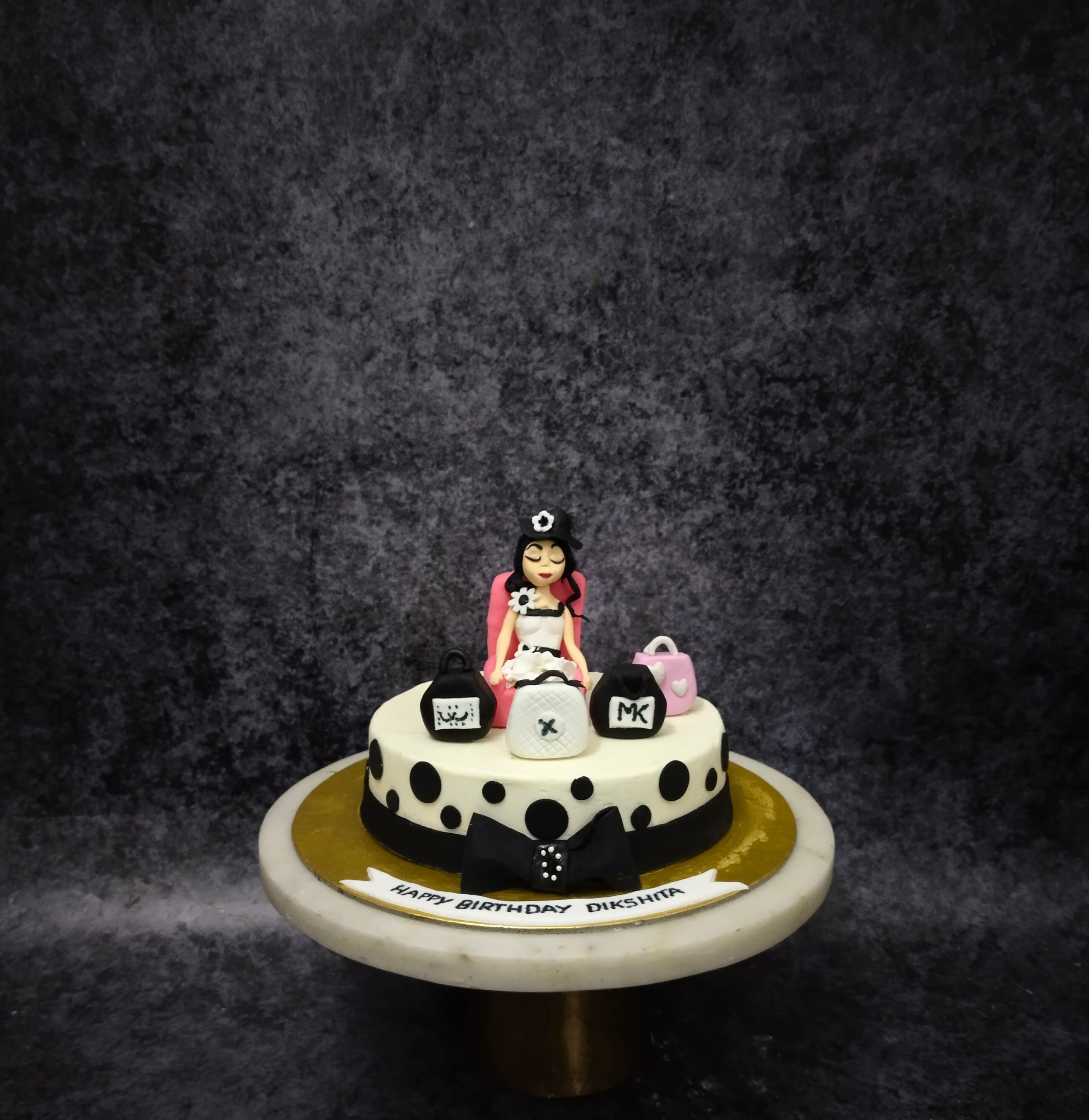 Breaking Breads By Drishti - Cake for a workaholic . . . #customisedcake  #businessman #birthdaycake #ludhianadesserts #luxurygifting  #whatshotludhiana #lbbludhiana #1000thingsinludhiana #cakesofinstagram # cakes | Facebook