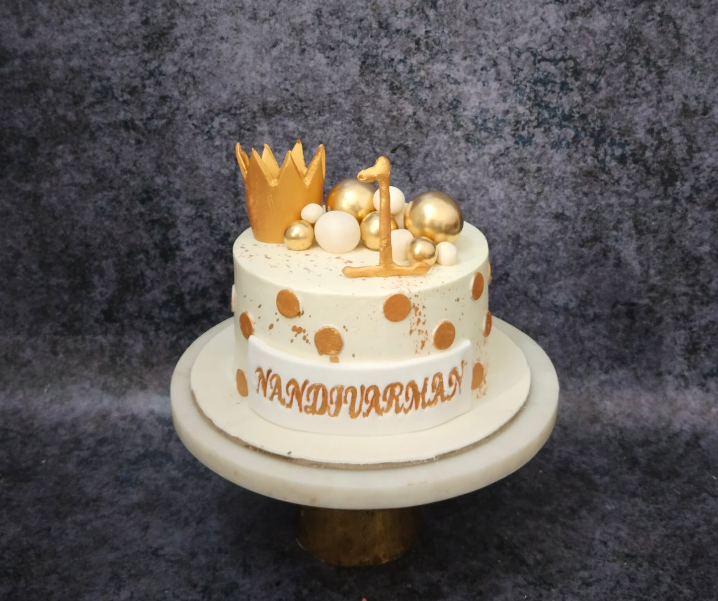 Mini crown cake