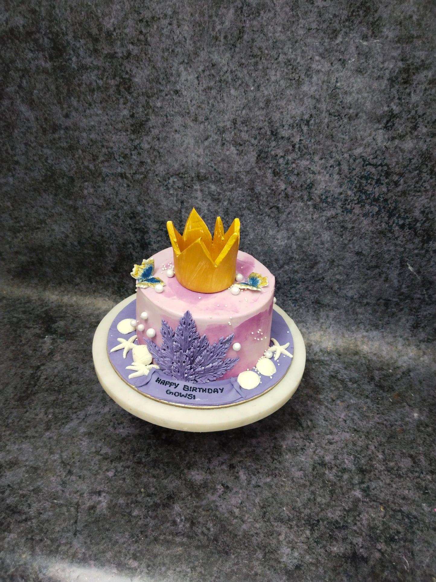 See#001-Star-Butterfly-Crown-Round shape-Customized Cake