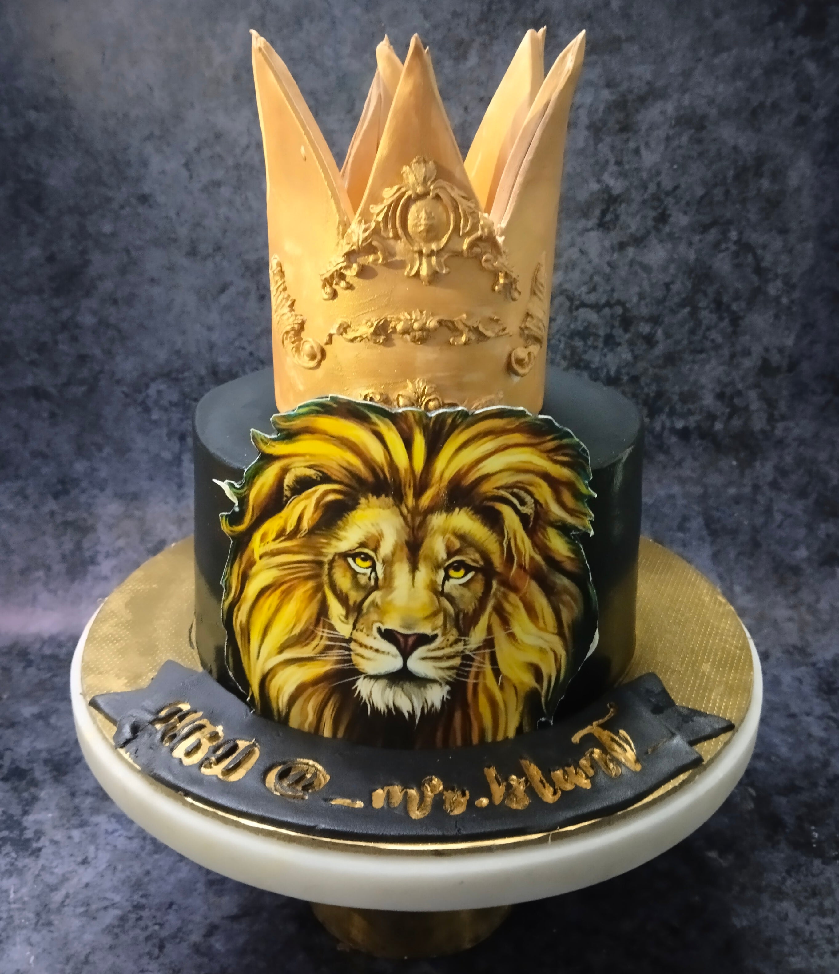 A simple lil lion cake from today, and a balloon boy from last week :  r/cakedecorating