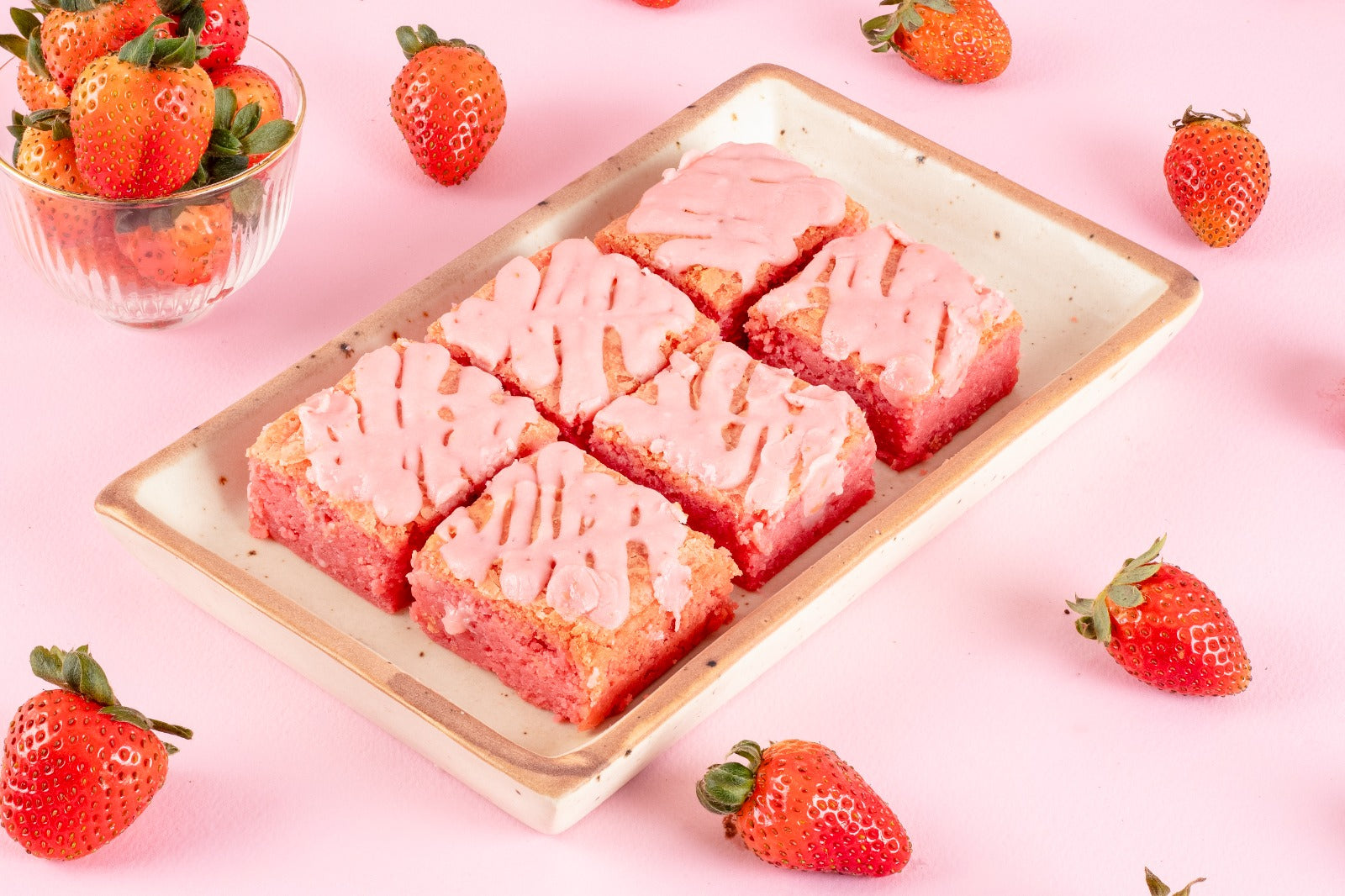 Strawberry Blondie Mini Brownie Box - 6 pcs